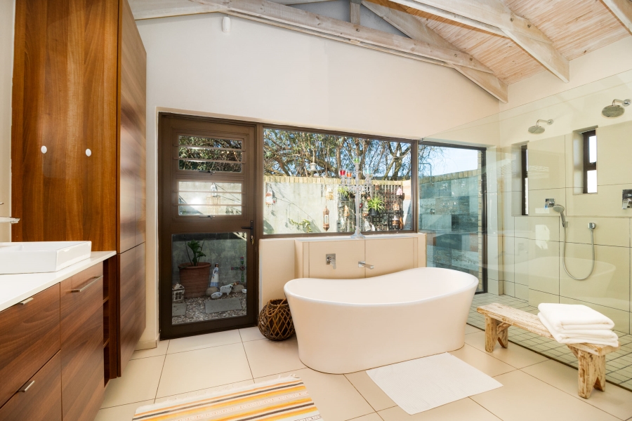 5 Bedroom Property for Sale in Vredekloof Heights Western Cape
